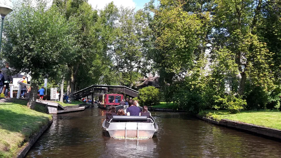 High Tea & Varen in Giethoorn, foto 1